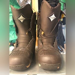 Burton Emerald Snowboard Boots size 6 Womens